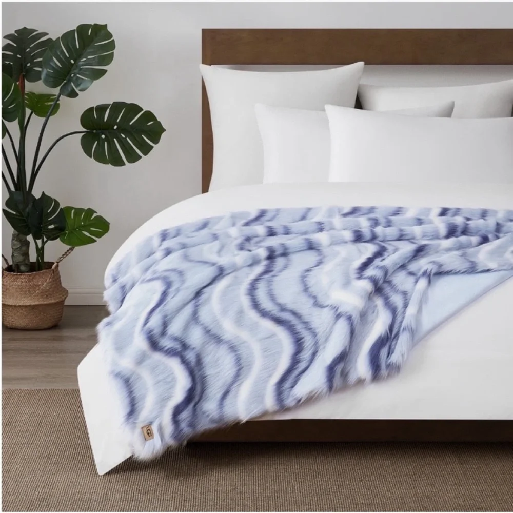 UGG Rosia Jacquard Wave Faux Fur Throw Blanket